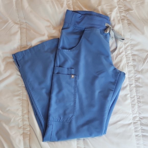 Figs Women's V-Neck Scrub Top/Pant Set in Ceil Blue - Picture 4 of 15